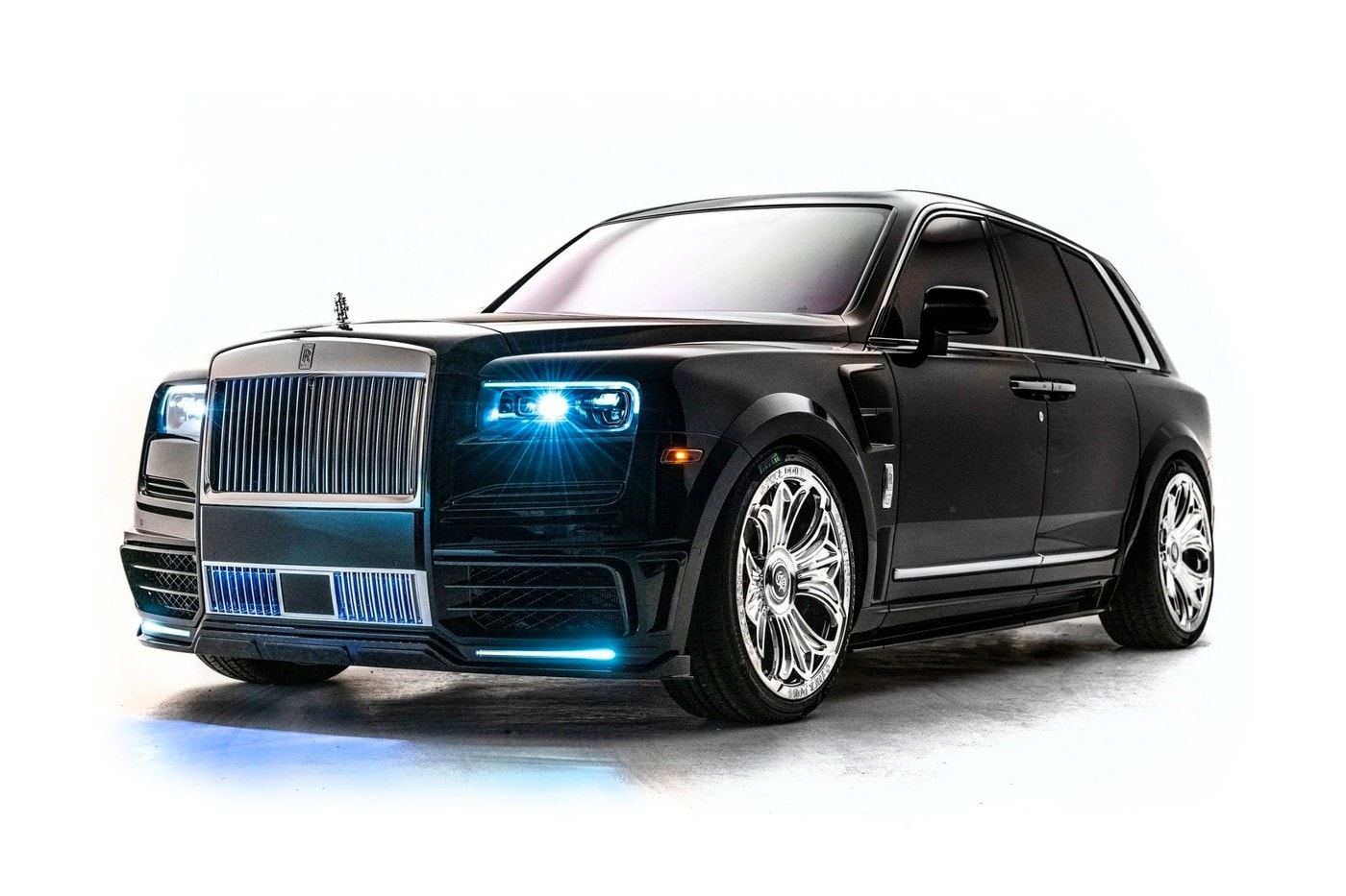 Drake 專屬 Chrome Hearts 定製版本 Rolls-Royce Cullinan 正式登場
