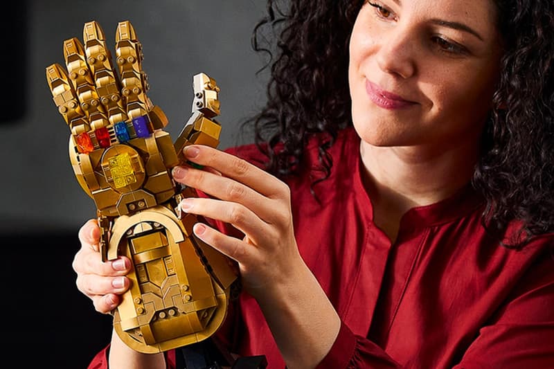 LEGO 實體化 Thanos 配戴之「Infinity Gauntlet 無限手套」積木模型