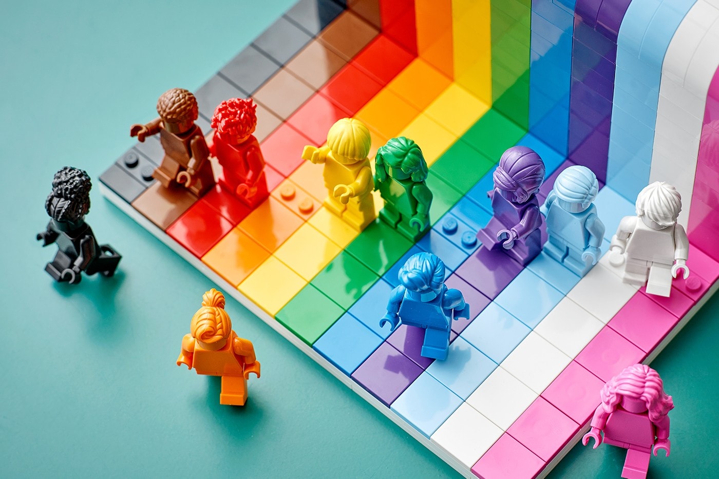 LEGO 打造全新 LGBTQIA + 彩虹旗幟積木組合