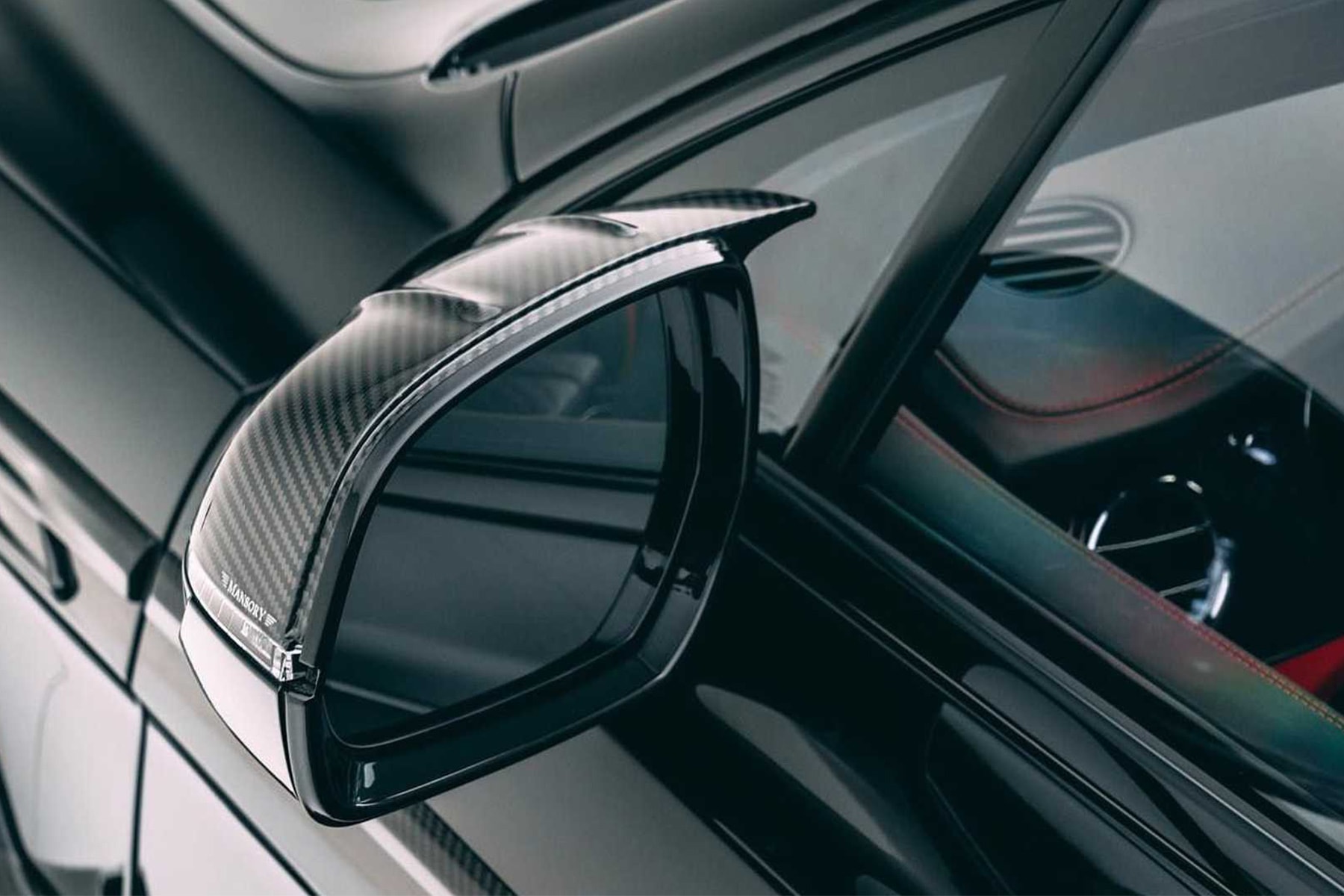 Mansory 打造全新 Bentley Bentayga 寬體碳纖維定製改裝車型
