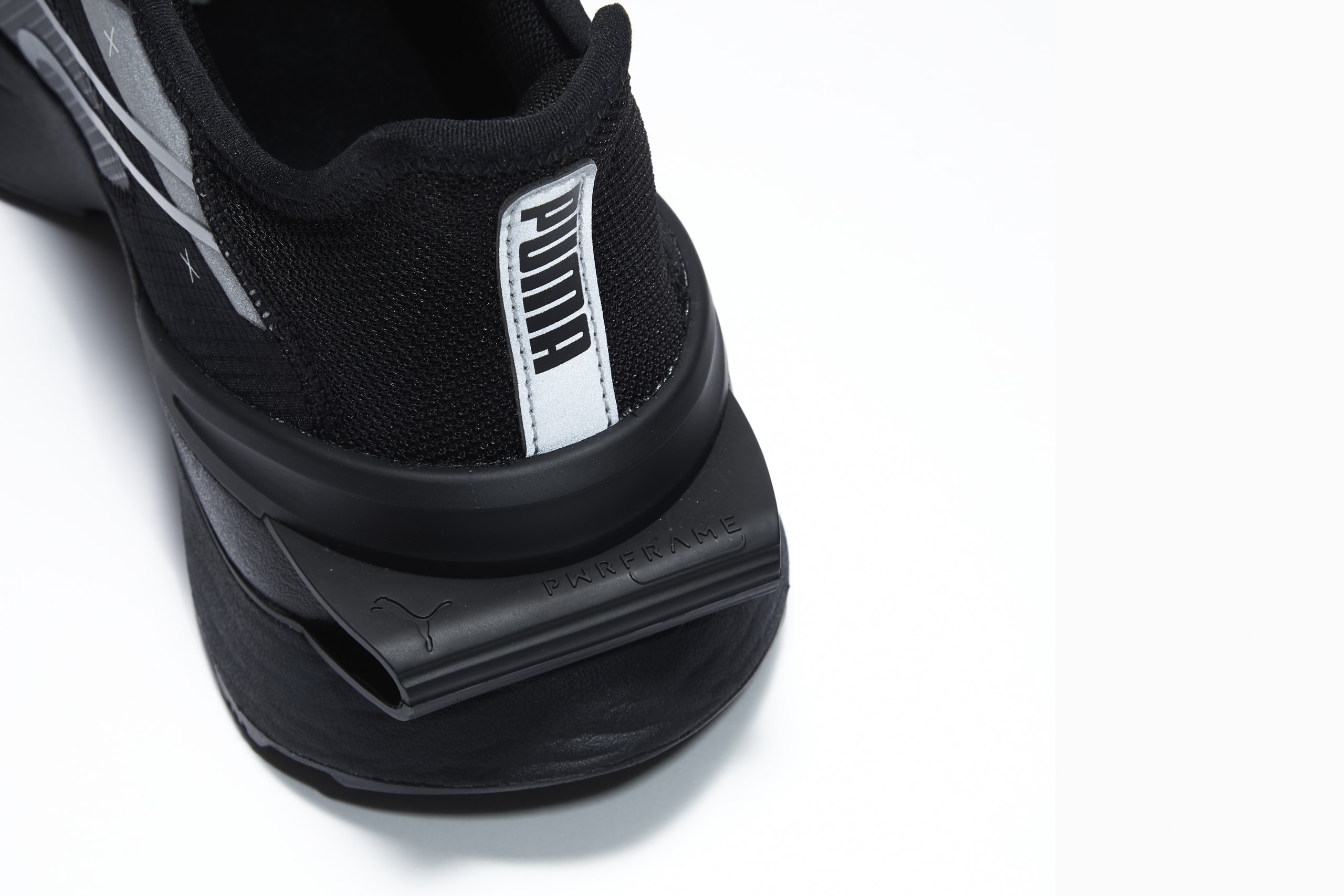 PUMA 释出全黑 PWRFRAME OP-1 Tech 限量鞋款
