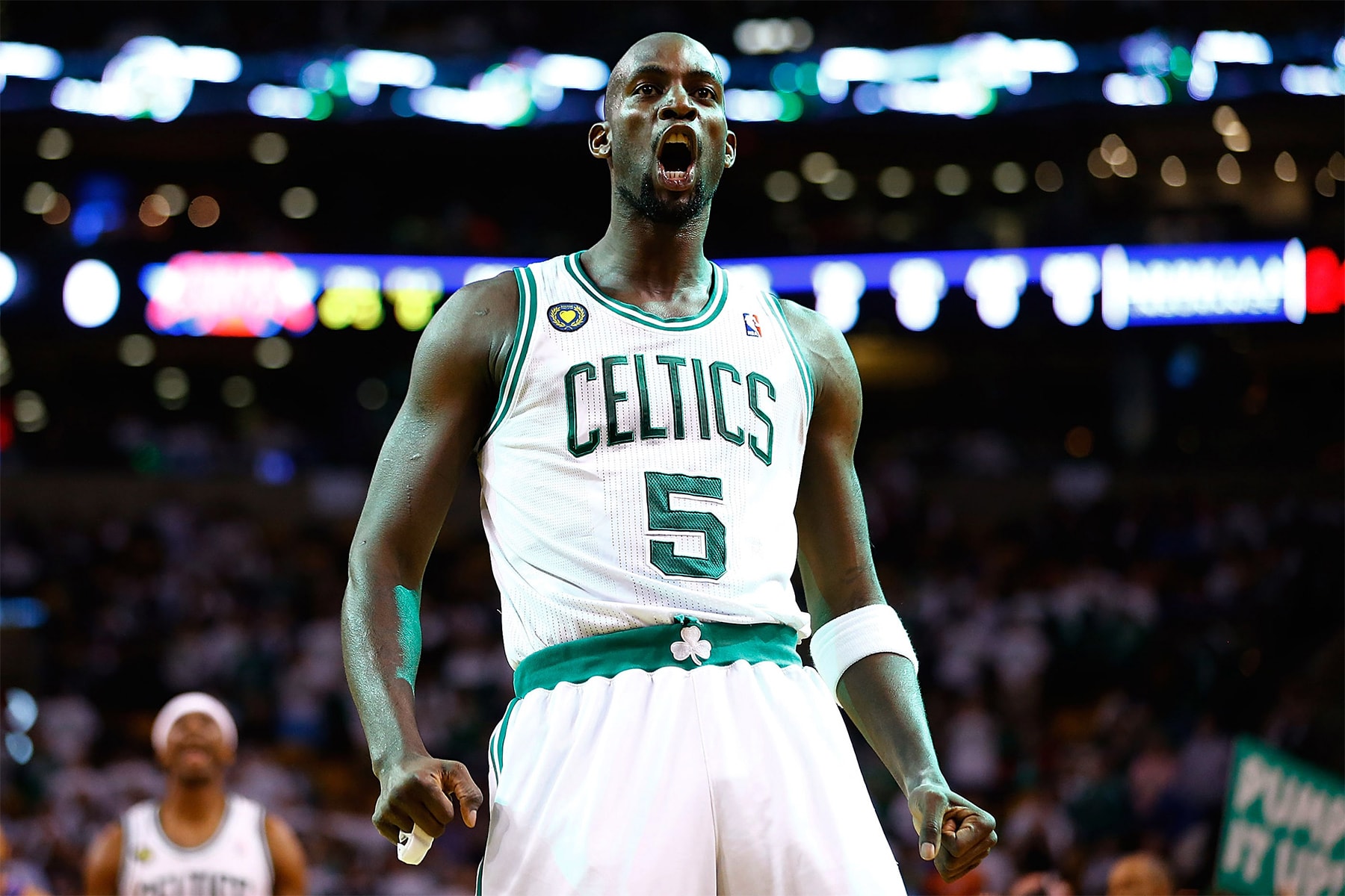 Kevin Garnett 回應 Kyrie Irving 賽場上「重踏」Boston Celtics 隊徽行為