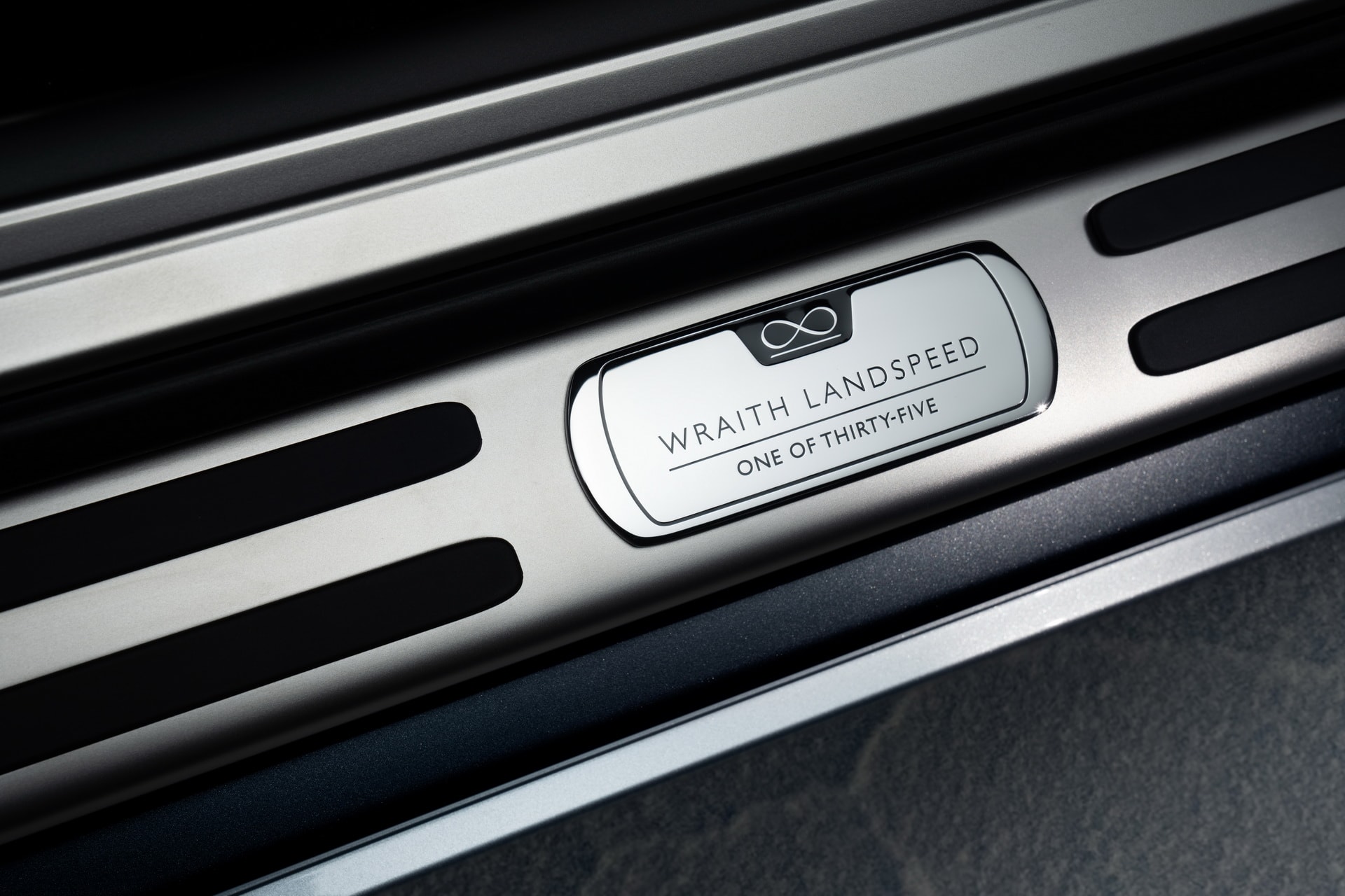 Rolls-Royce 發表 Wraith 及 Dawn 全新 Black Badge Landspeed 系列別注車型