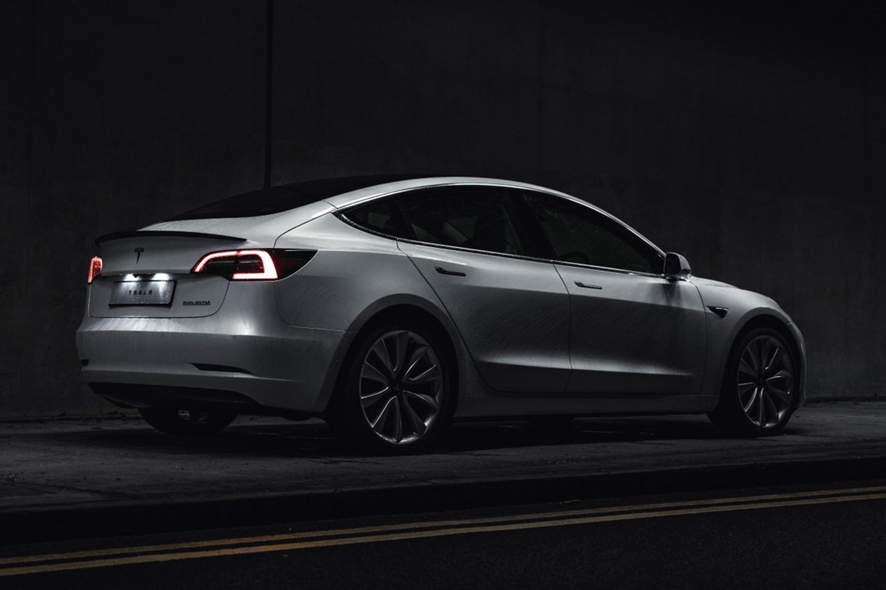 詳介購入 Tesla Model 3 實際需要考量的「完整花費」