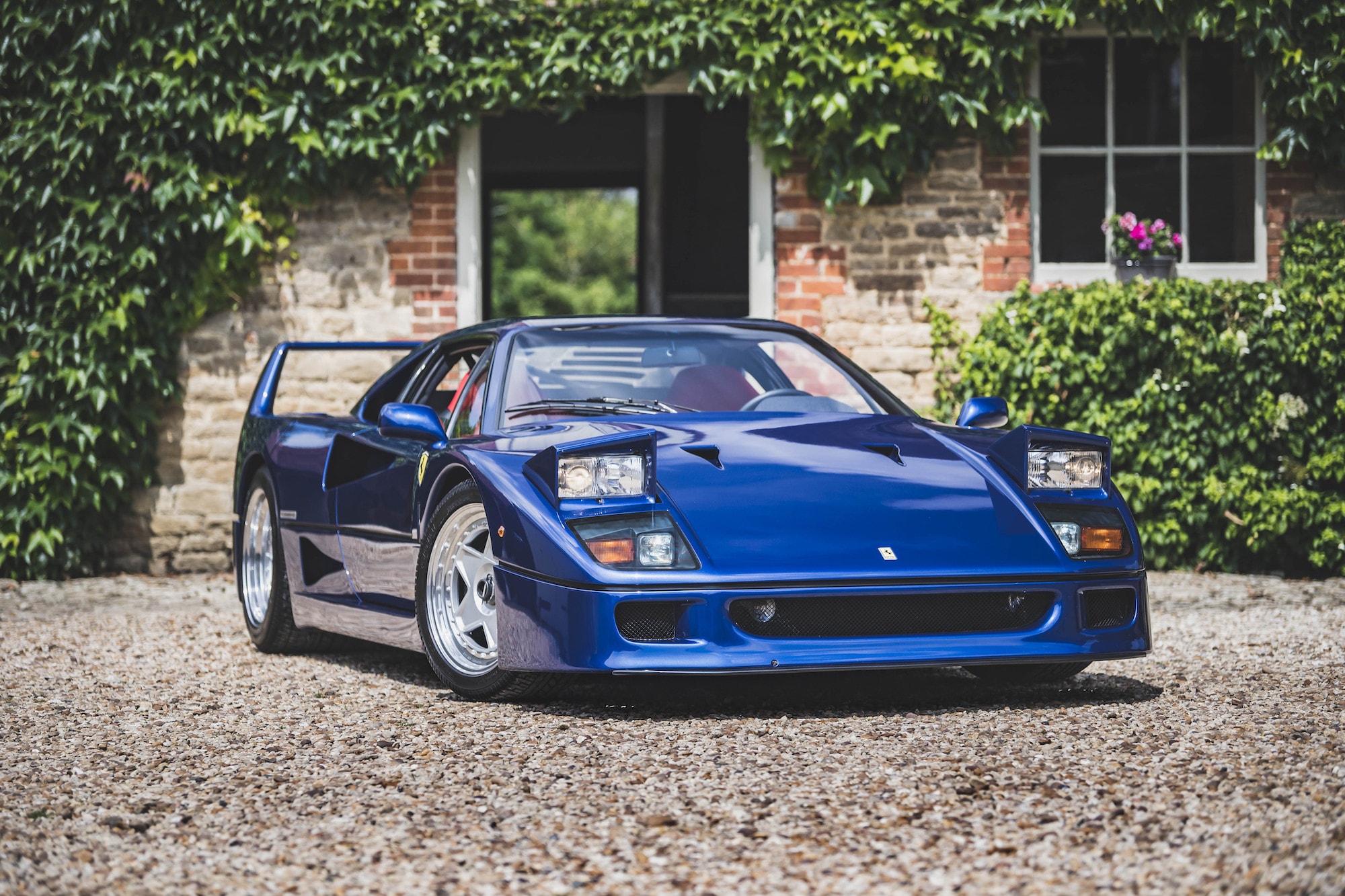 稀有藍色車漆塗裝 1989 年 Ferrari F40 展開拍賣