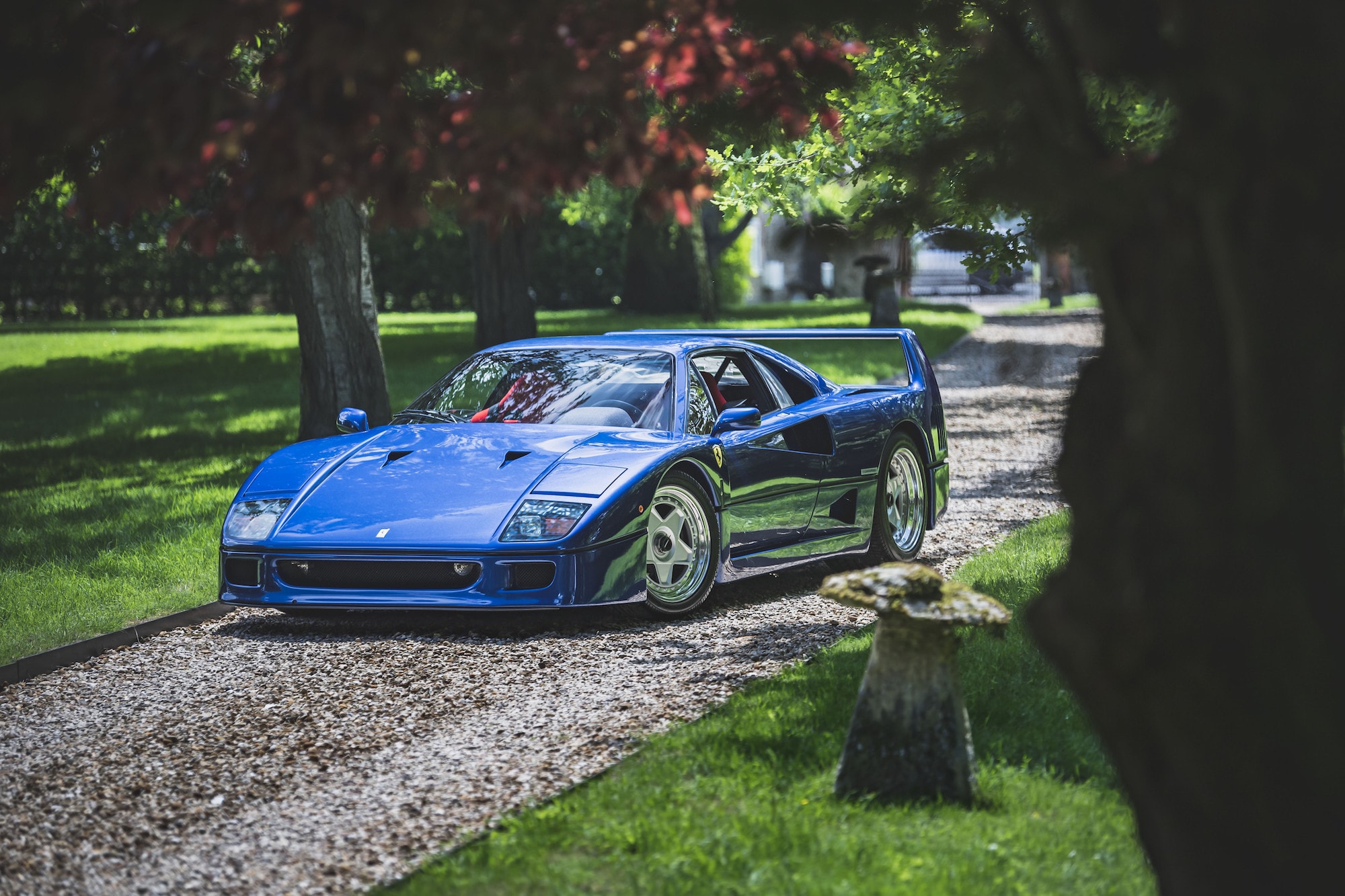 稀有藍色車漆塗裝 1989 年 Ferrari F40 展開拍賣
