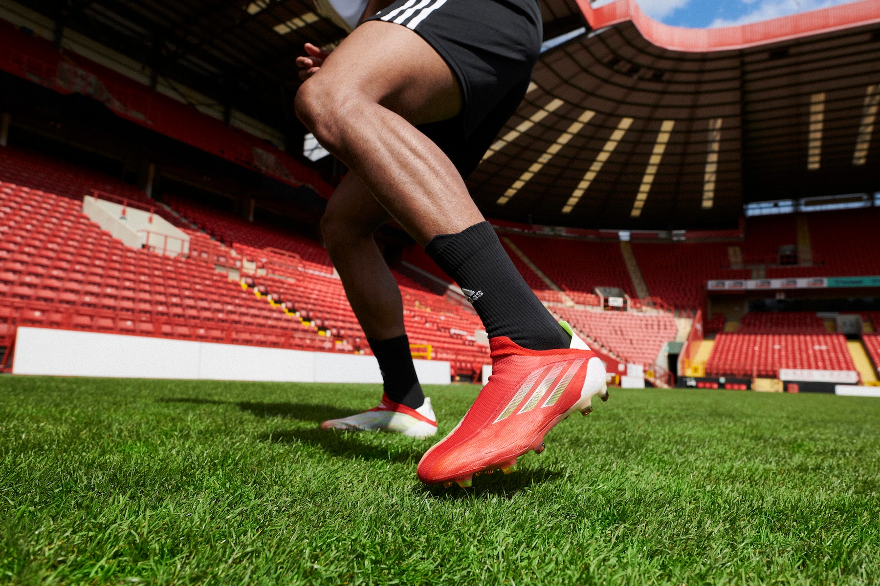 adidas 正式發佈 X SPEEDFLOW 足球鞋 