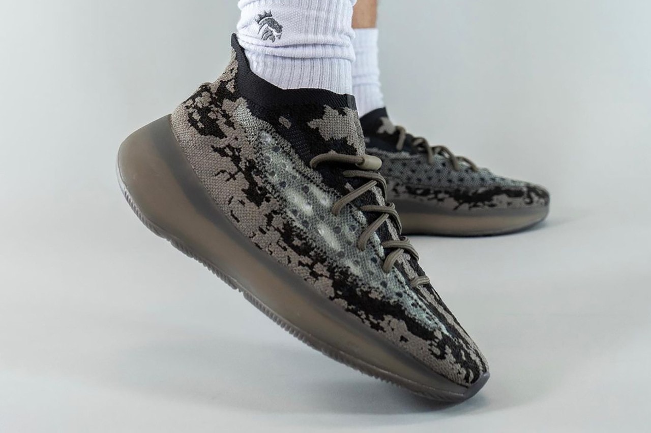 率先近賞 adidas YEEZY BOOST 380 最新「黑灰迷彩」配色鞋款