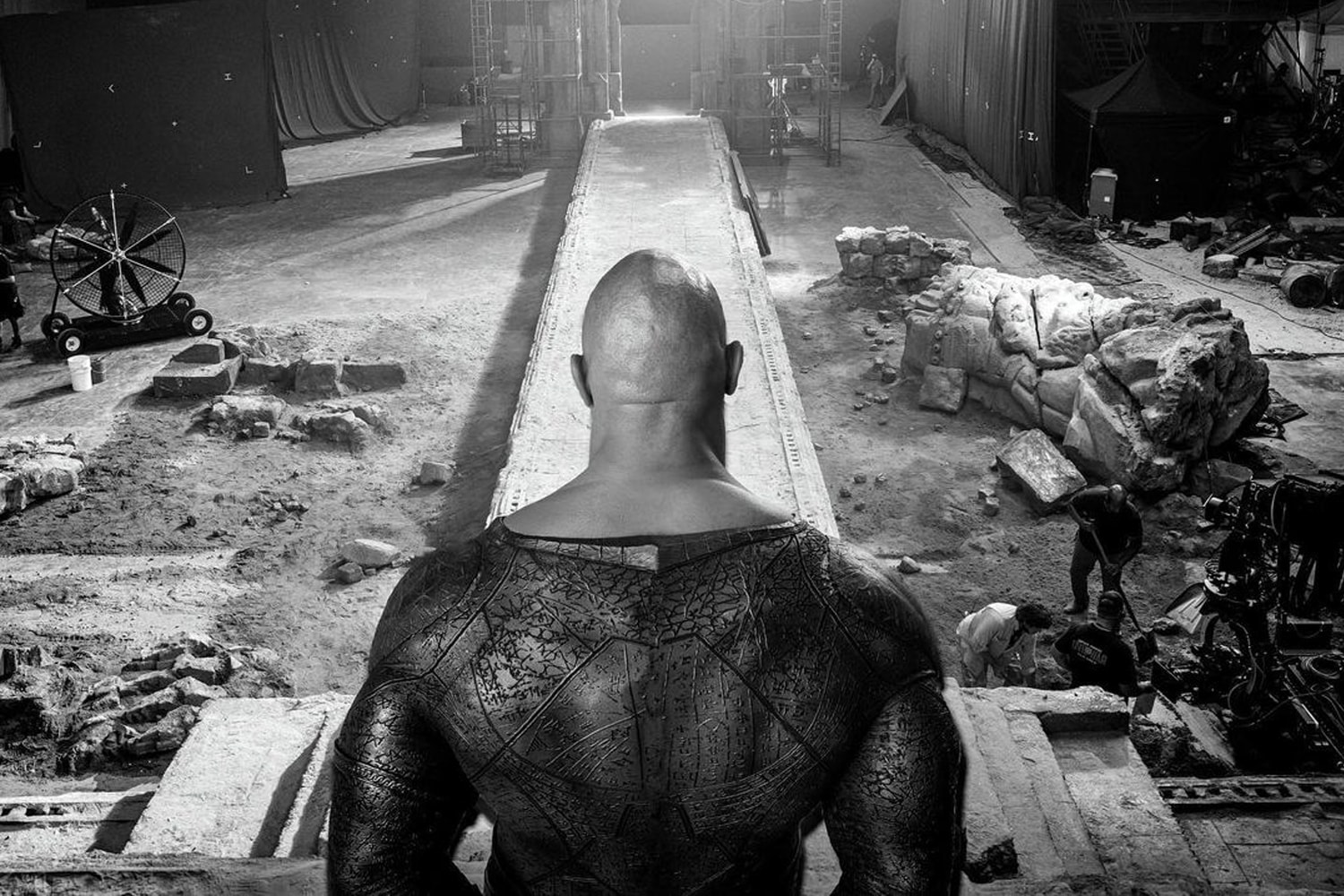 Dwayne Johnson 曝光個人主演 DC 反英雄電影《黑亞當 Black Adam》最新戰衣