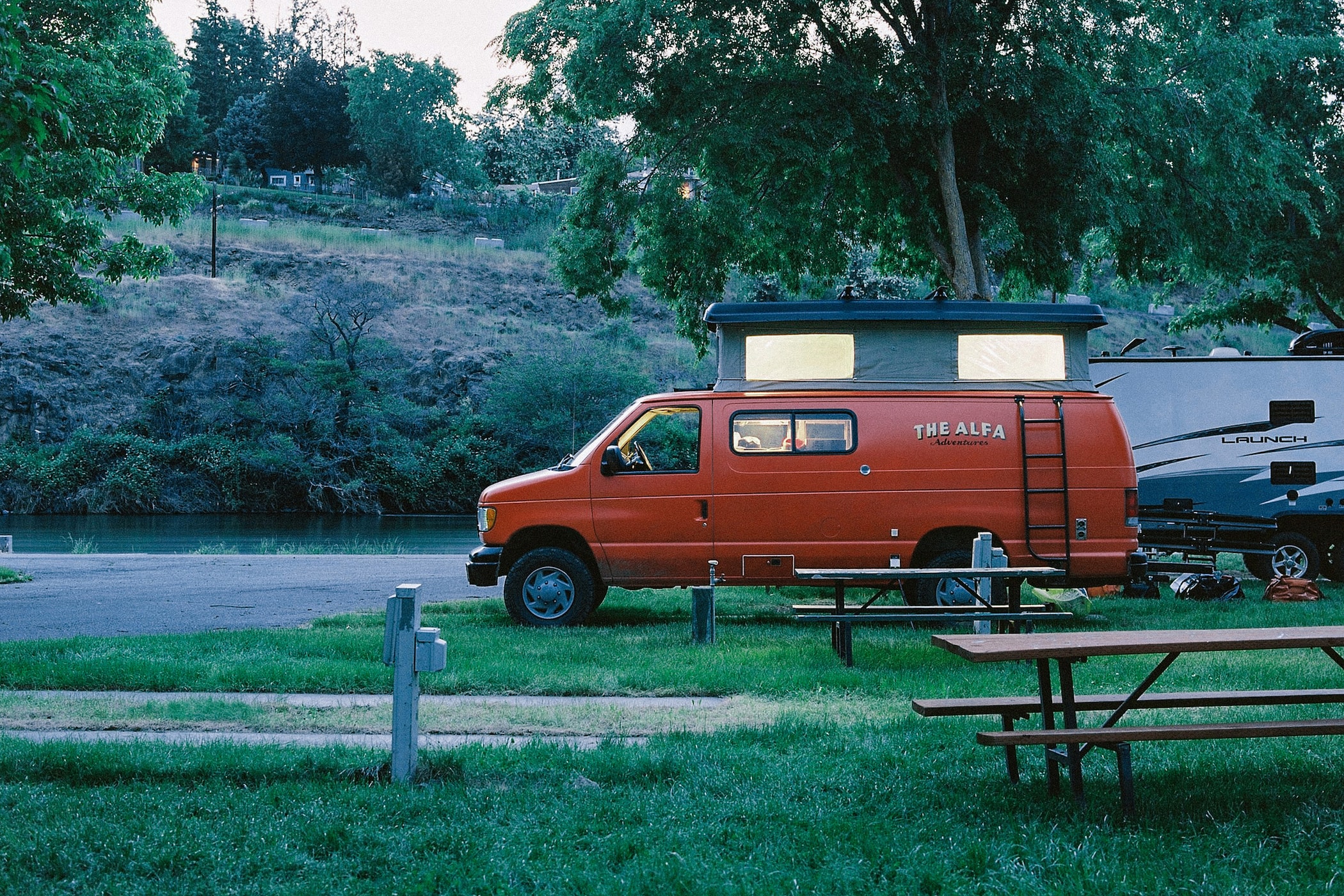  Vanlife 生活方式兴起，如何打造一台真正的 Camper Van？| THROTTLE 