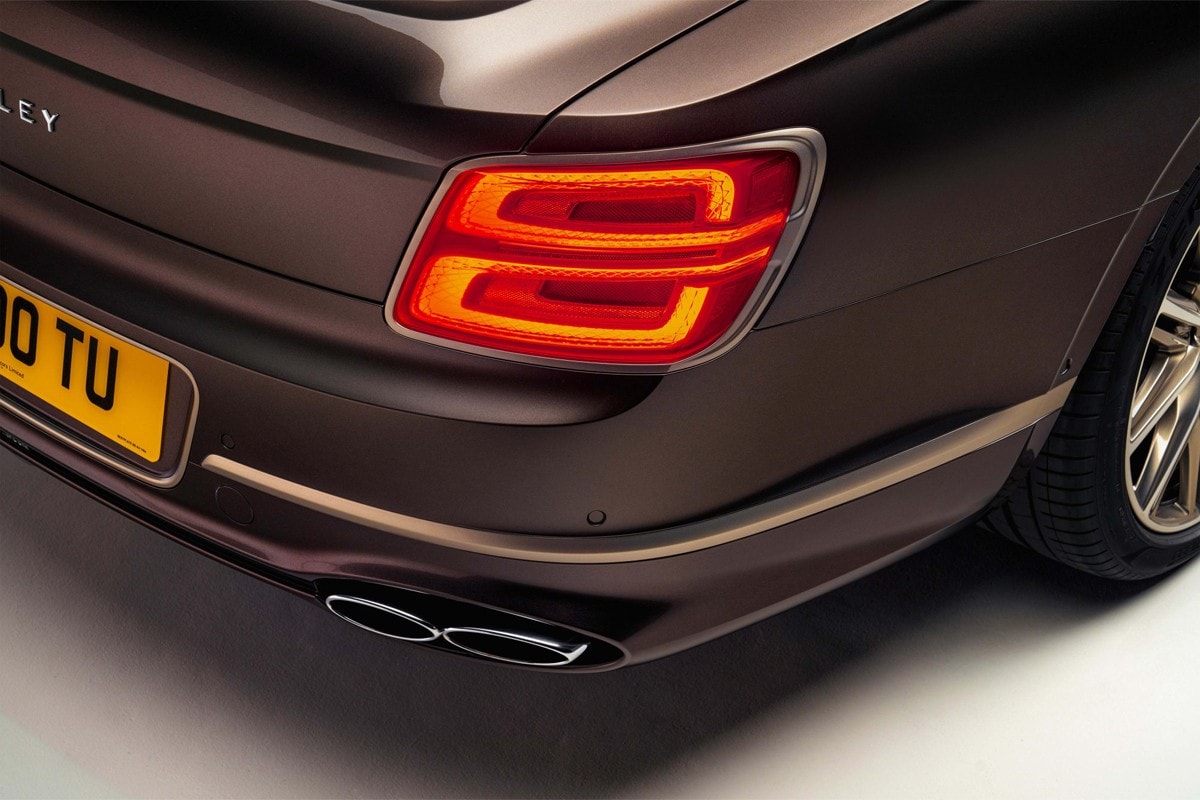 Bentley 發表全新 Flying Spur Hybrid「Odyssean Edition」別注車型