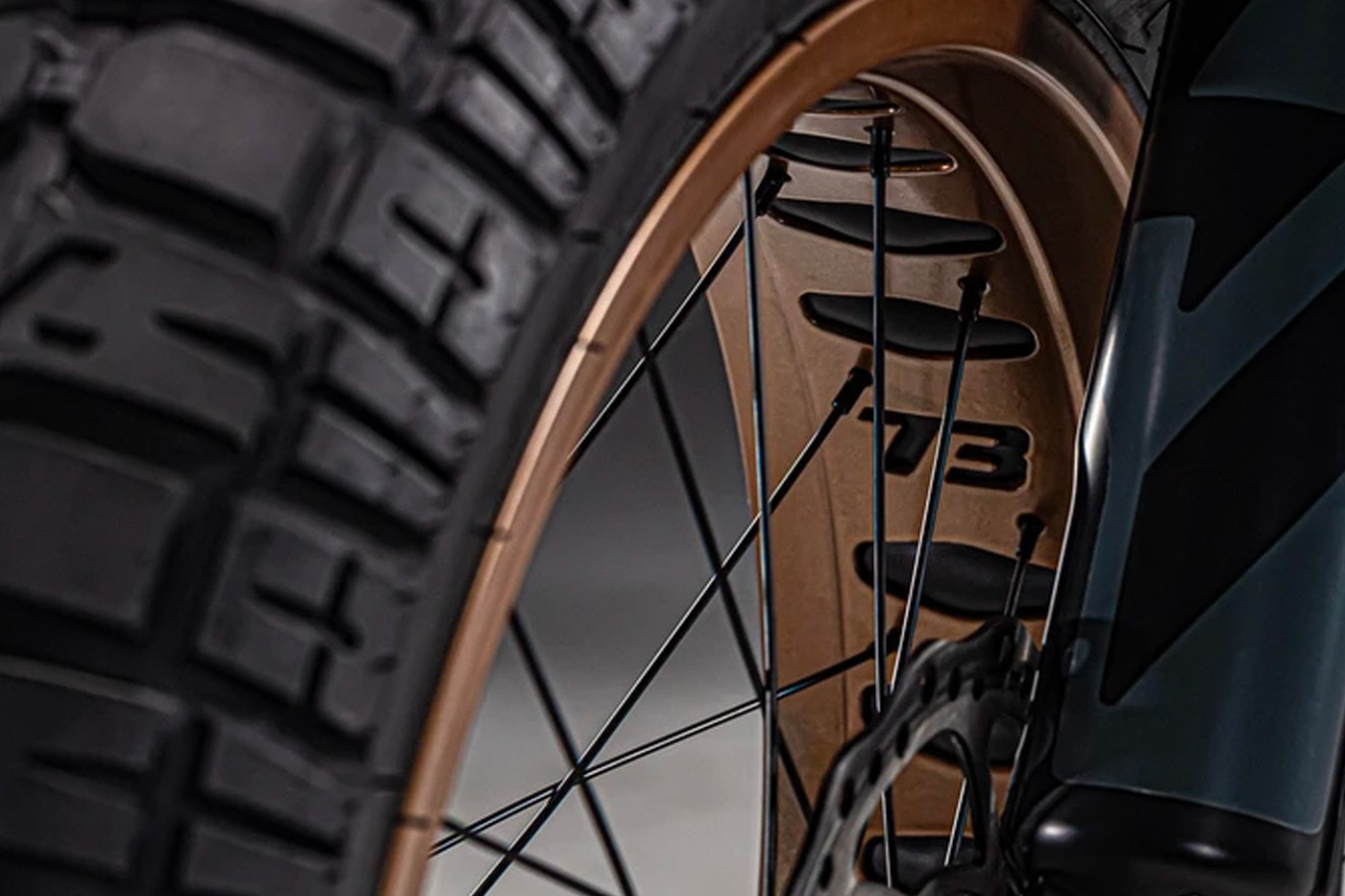 Hot Wheels 攜手 SUPER73 打造全新聯名電動自行車 RX