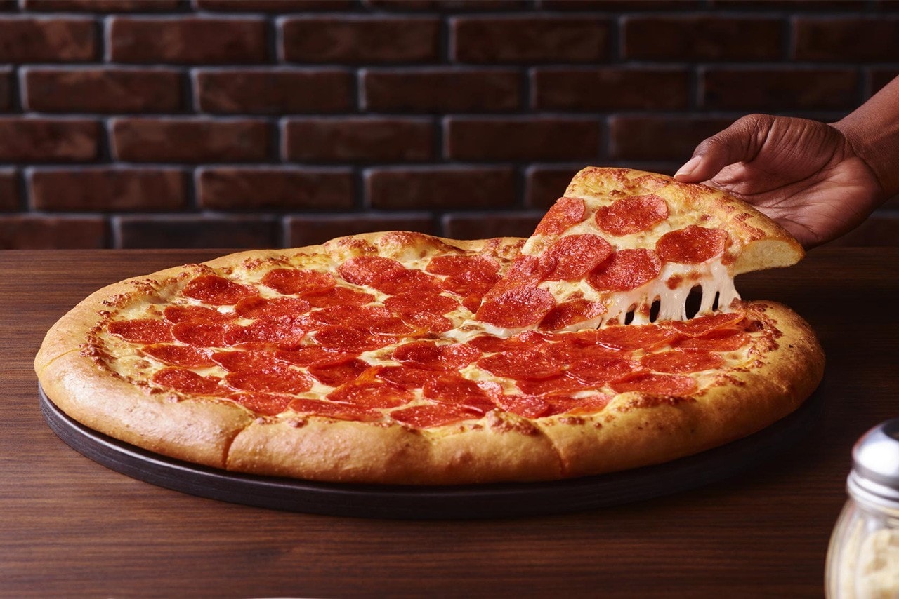 更為健康？Pizza Hut 推出「新版」美式臘腸披薩