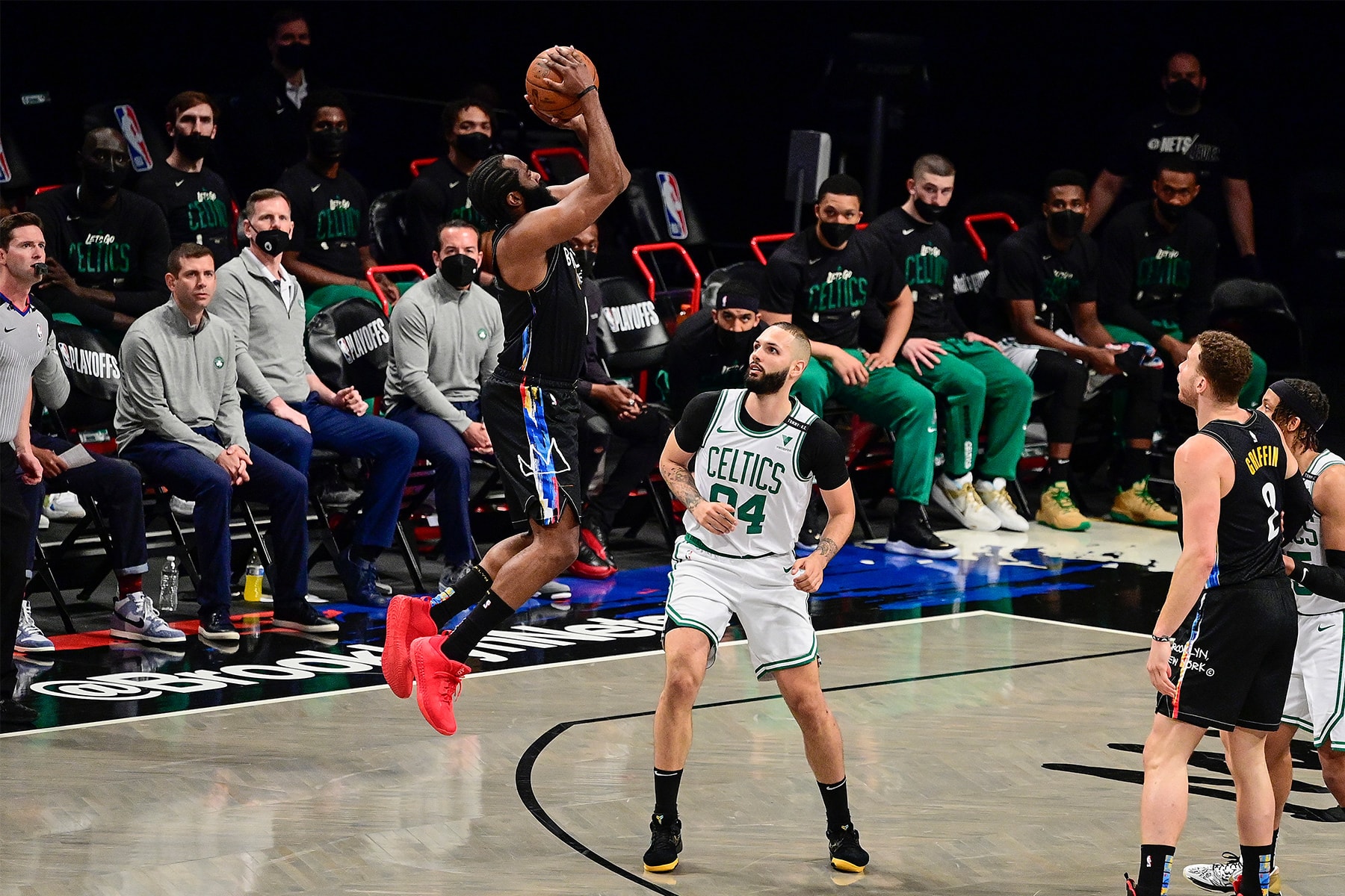 NBA 新賽季正式啟用「抑制非籃球動作」全新規則