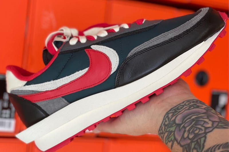 UNDERCOVER x sacai x Nike LDWaffle「Midnight Spruce/University Red」清晰圖輯曝光