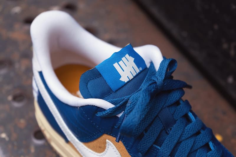 率先近賞 UNDEFEATED x Nike Air Force 1「5 on It」全新配色「Court Blue/White/Goldtone」