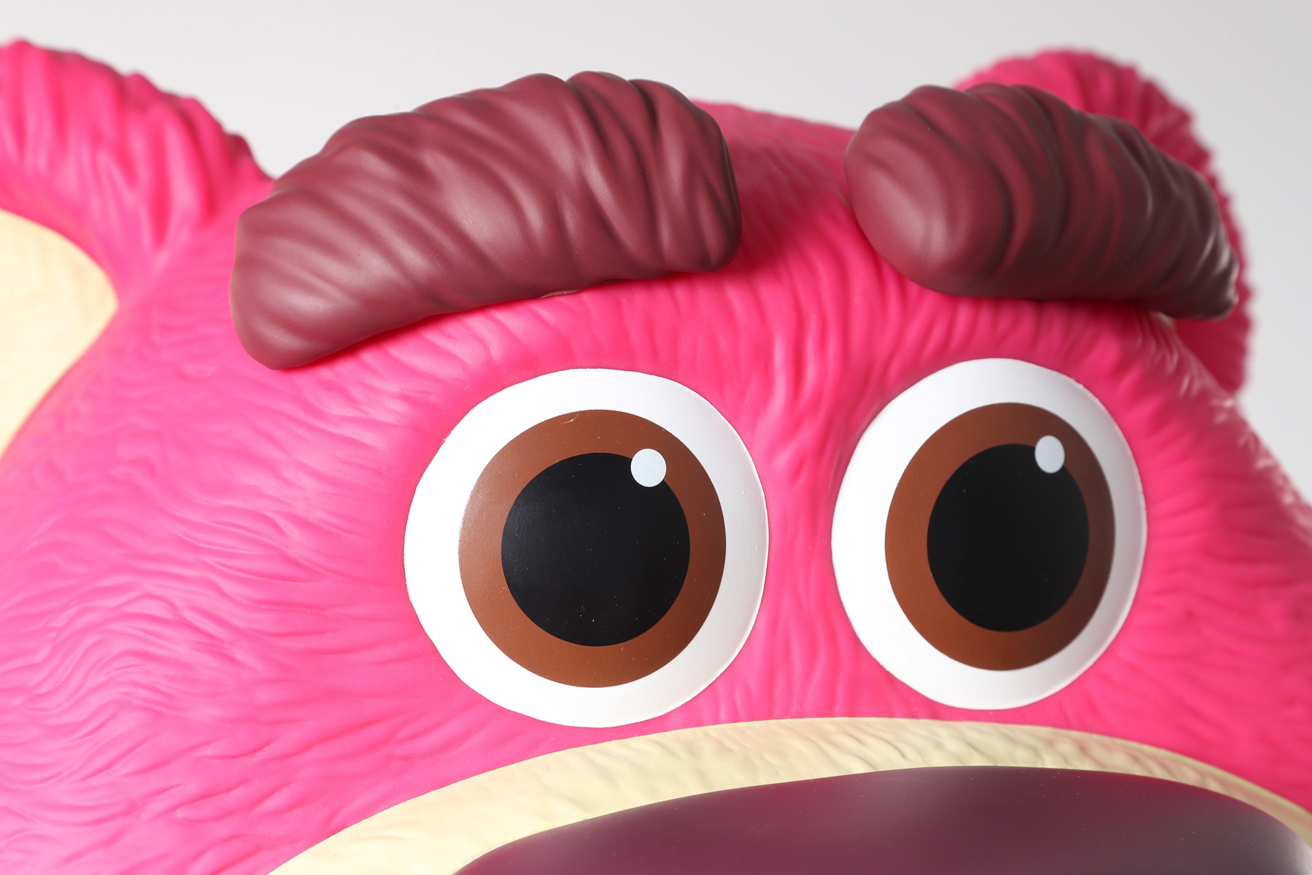 HEROCROSS 携手 Disney 与 Pixar 打造全新 55 cm 搪胶玩偶 Lotso