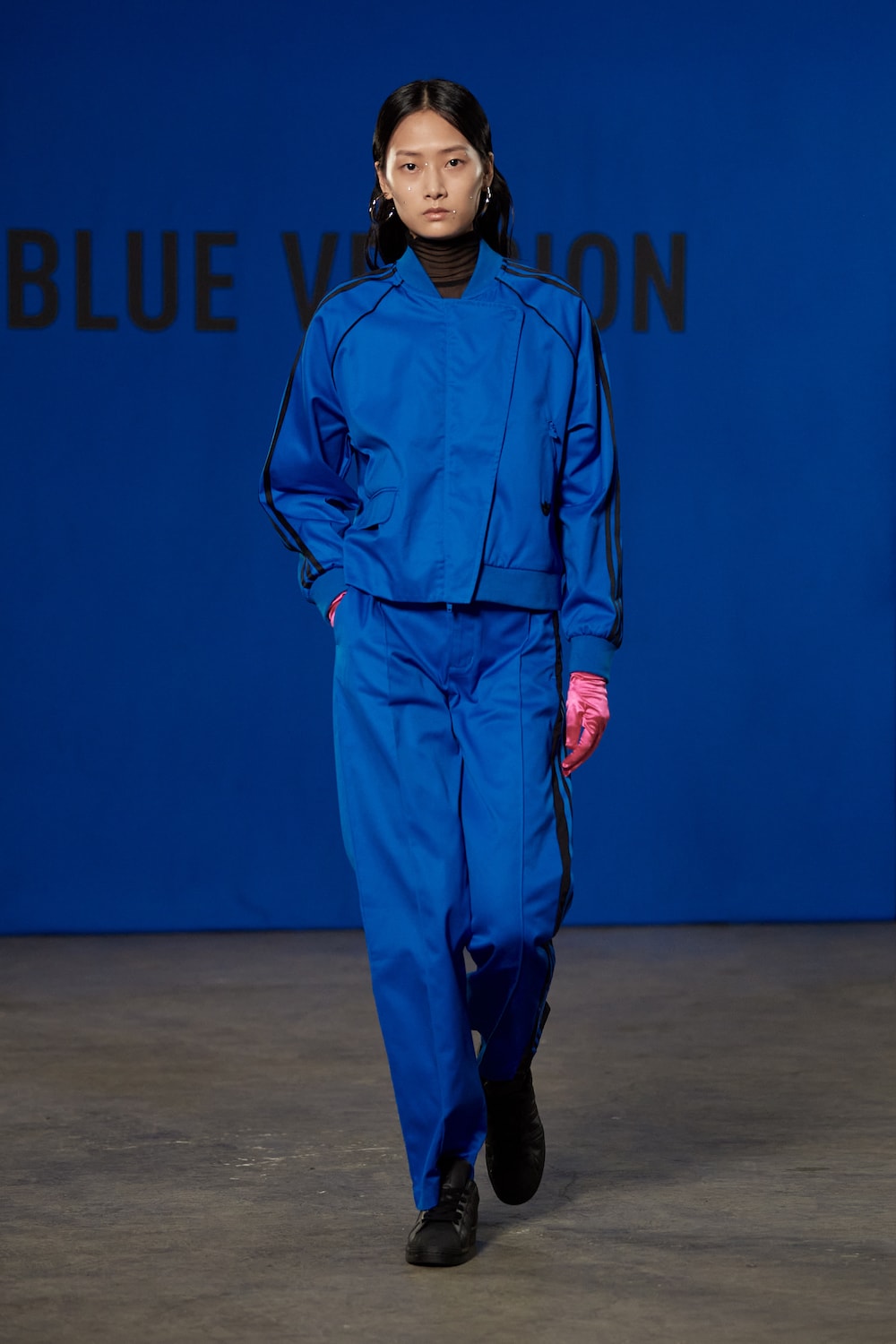 adidas Originals 呈现 Blue Version 系列时装秀