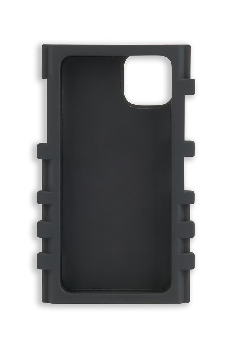 Balenciaga 推出要价 $395 美金「工具箱」iPhone 12 手机壳