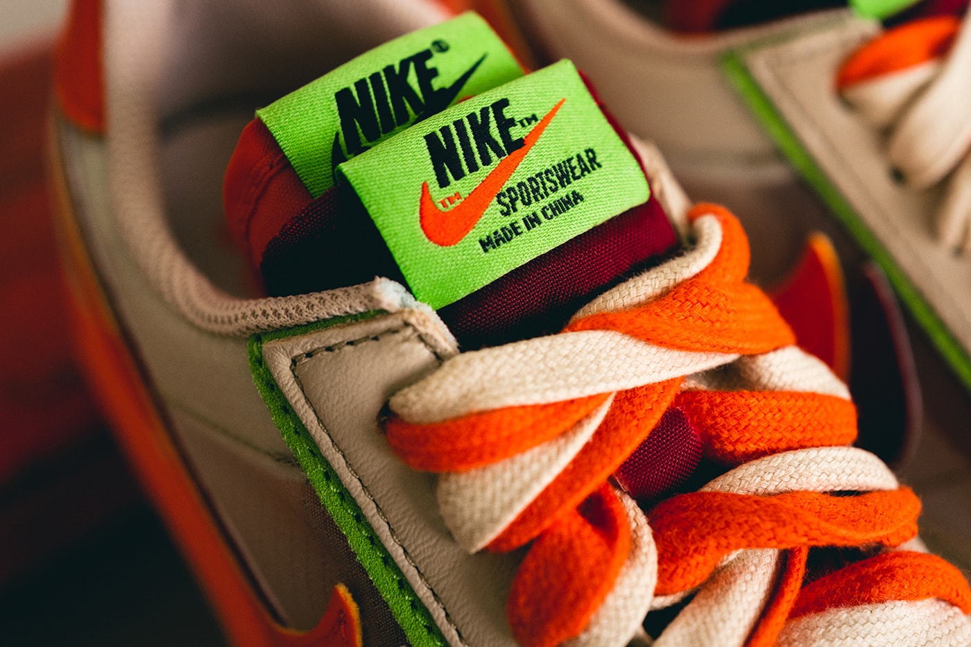 独家近赏 CLOT x sacai x Nike LDWaffle「Orange Blaze」最新联乘鞋款