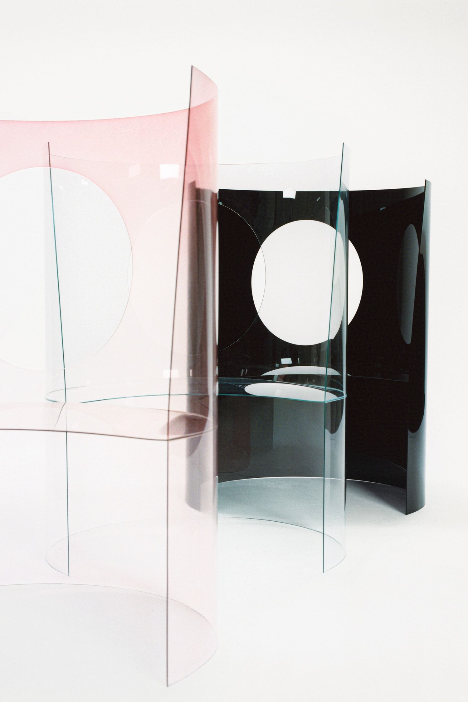 Dior Maison 攜手十七位藝術家重釋經典橢圓背椅