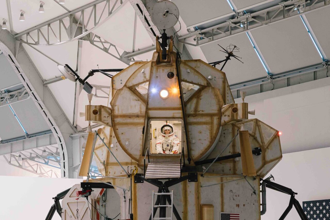 率先走進 Tom Sachs 最新藝術概念展覽「SPACE PROGRAM: RARE EARTHS」