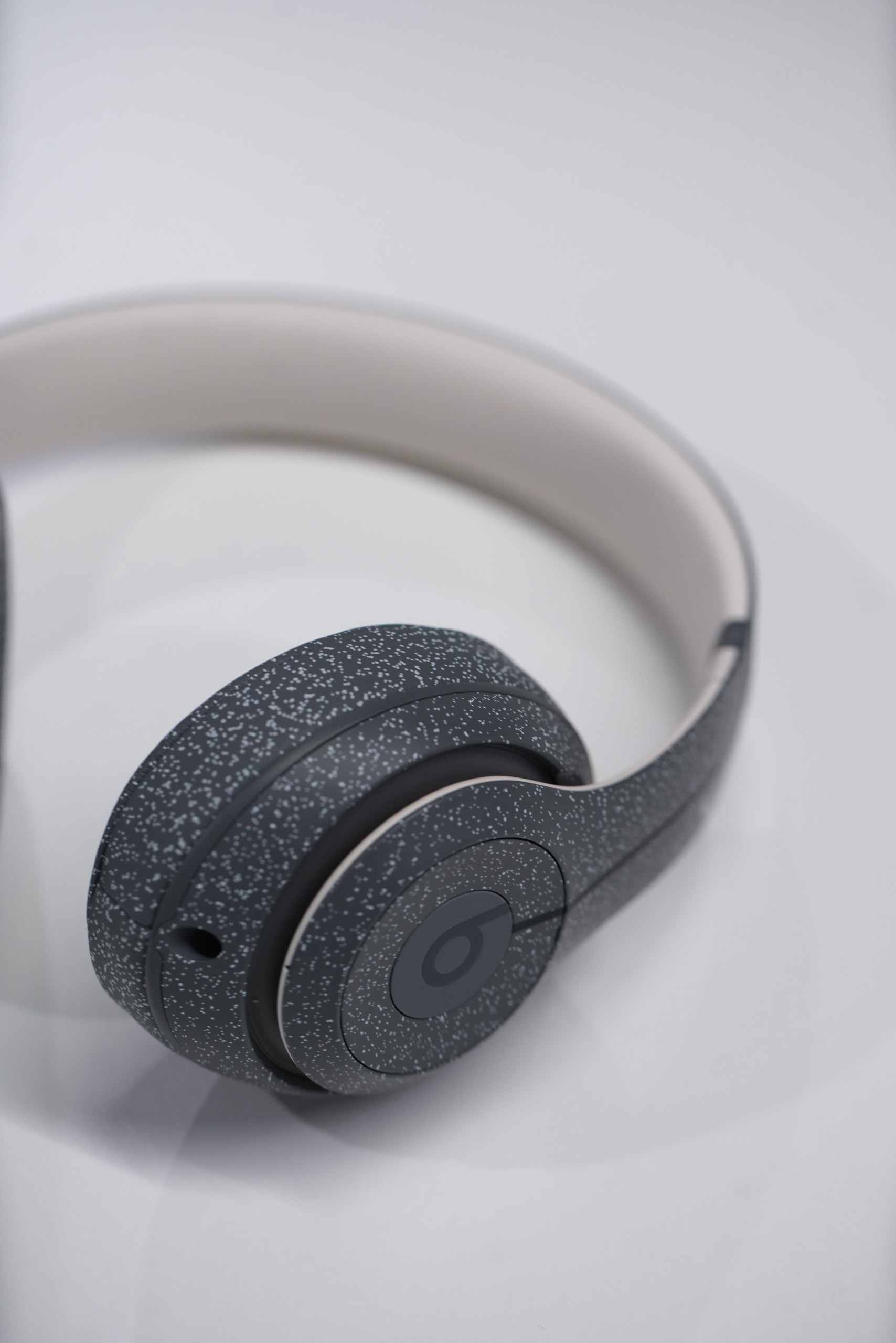 独家近赏 A-COLD-WALL* | Beats Studio3 Wireless耳机