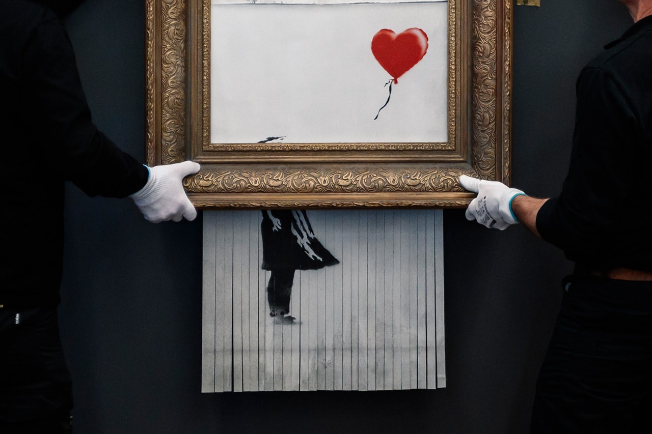 Banksy 自毀作品《Love is in the Bin》以 $2,540 萬美金正式售出