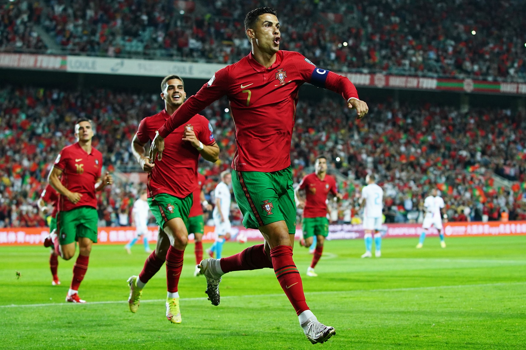 Cristiano Ronaldo 於世足小組資格賽成功上演「帽子戲法」