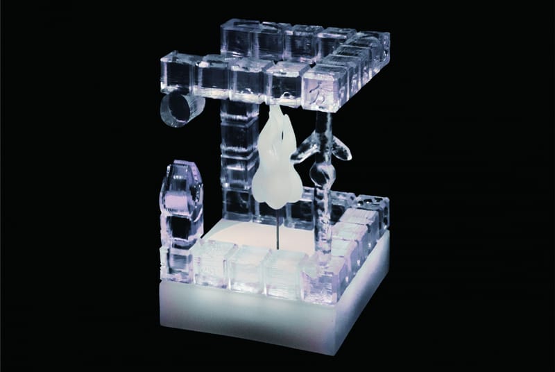 艺术家小龙花打造「火中的鸟鸣」雕塑