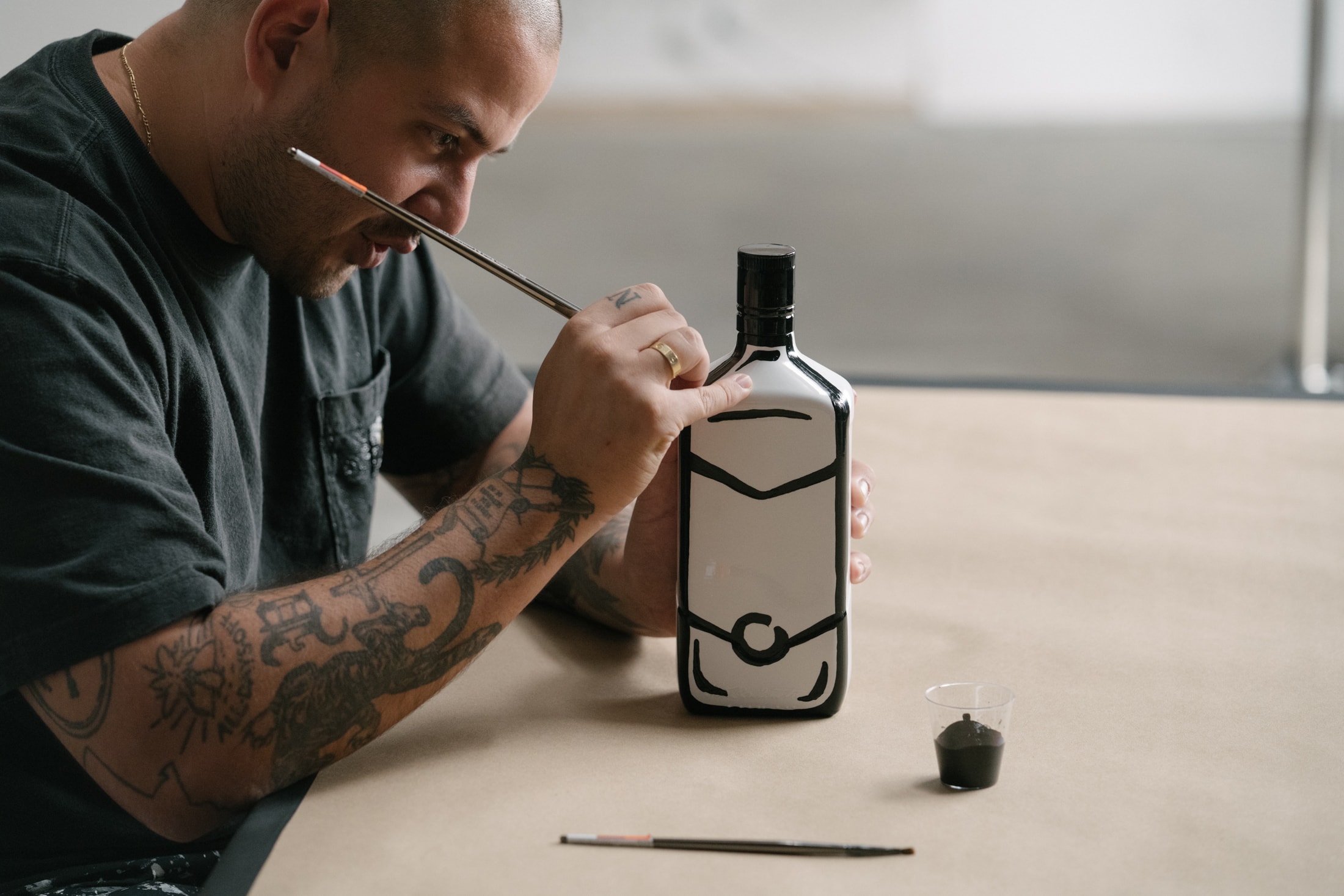 Joshua Vides 携手 BALLATINE'S 打造限量版瓶身设计