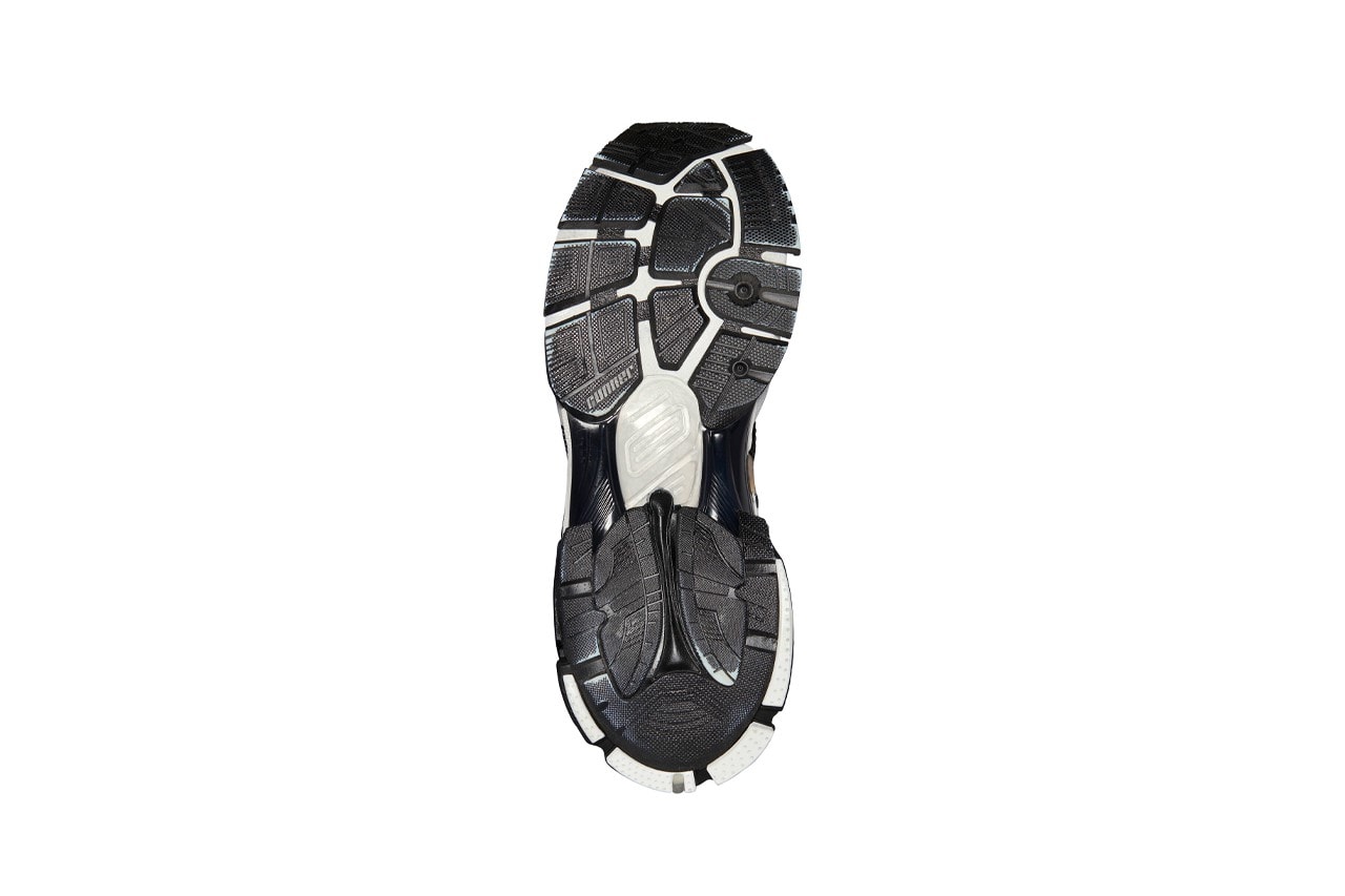 Balenciaga Runner 鞋款最新 Black/White 配色正式登場