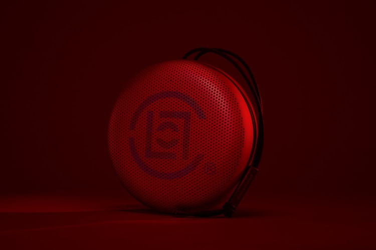 Bang & Olufsen 携手 CLOT 打造 Beosound A1 二代扬声器