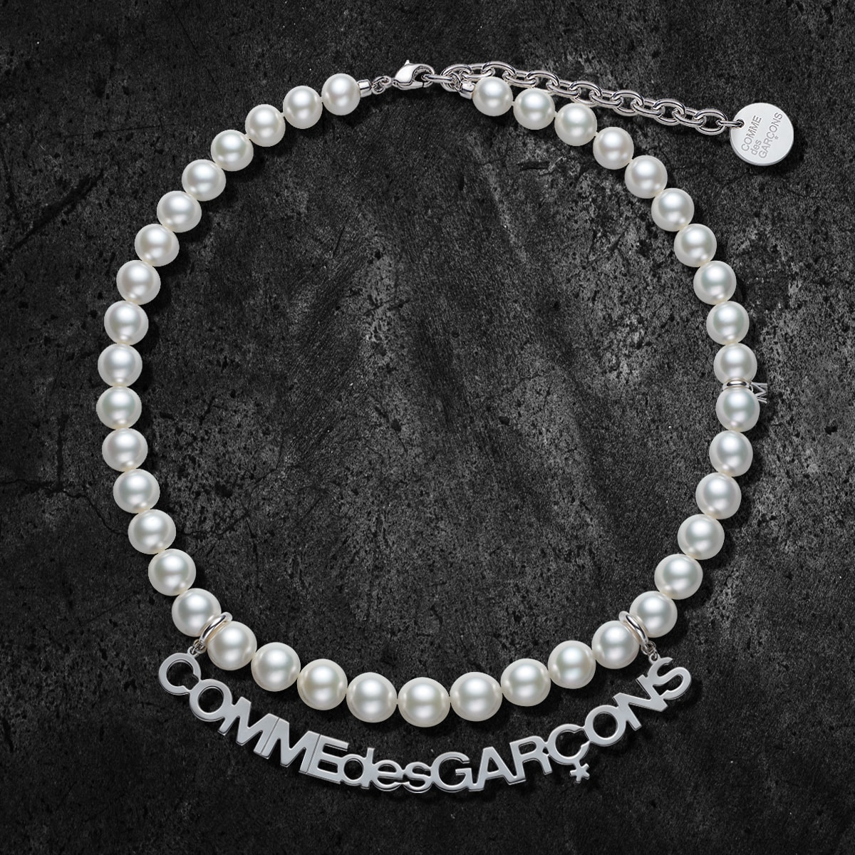 COMME des GARÇONS 携手 MIKIMOTO 打造全新联名珠宝系列