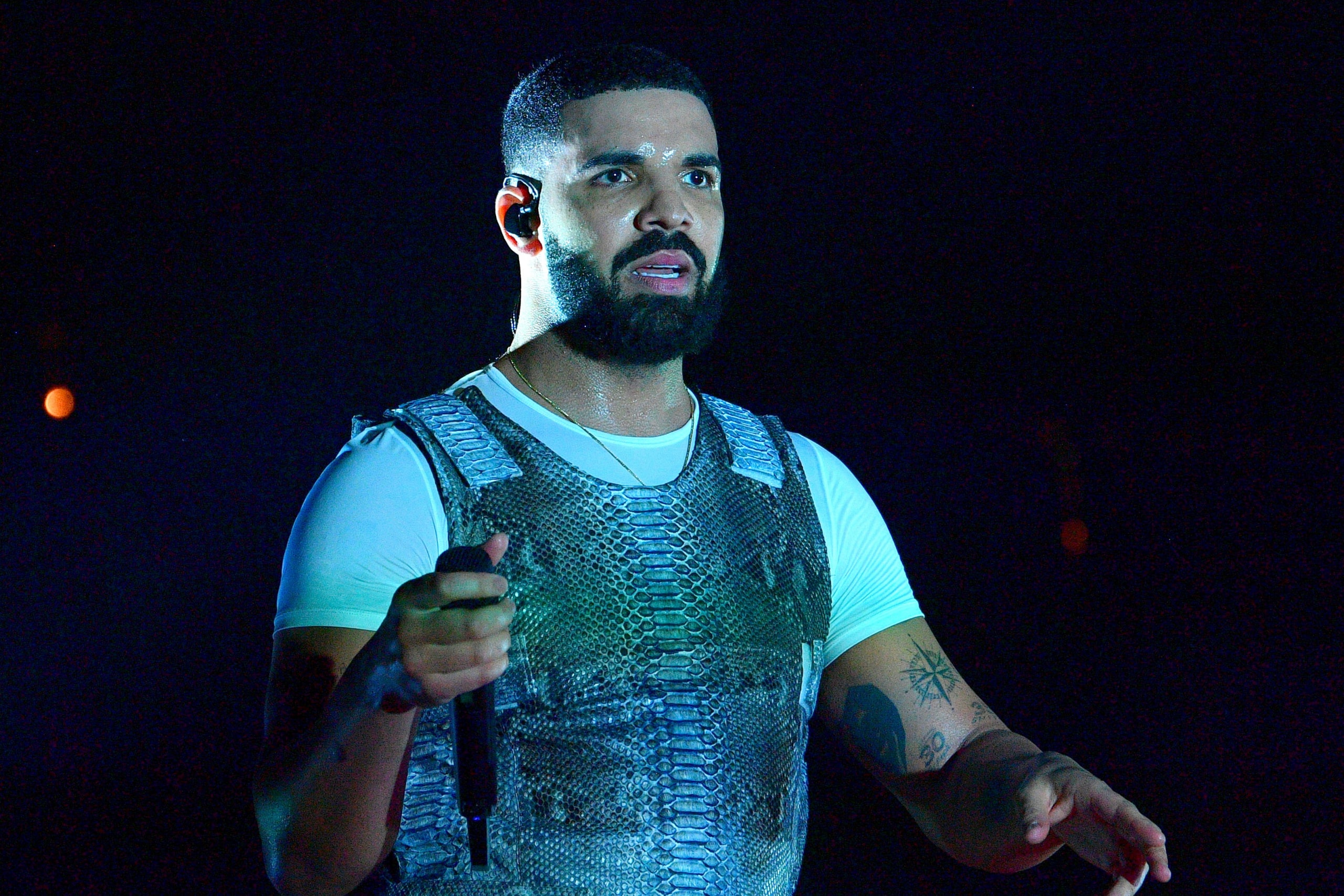 Drake 在 Ye 的《Free Larry Hoover Benefit Concert》表演片段於 Amazon Prime 消失
