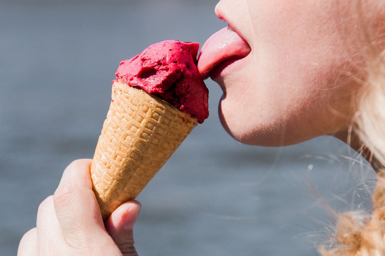 日本教授打造「透過舔螢幕可品嚐味道」電視螢幕