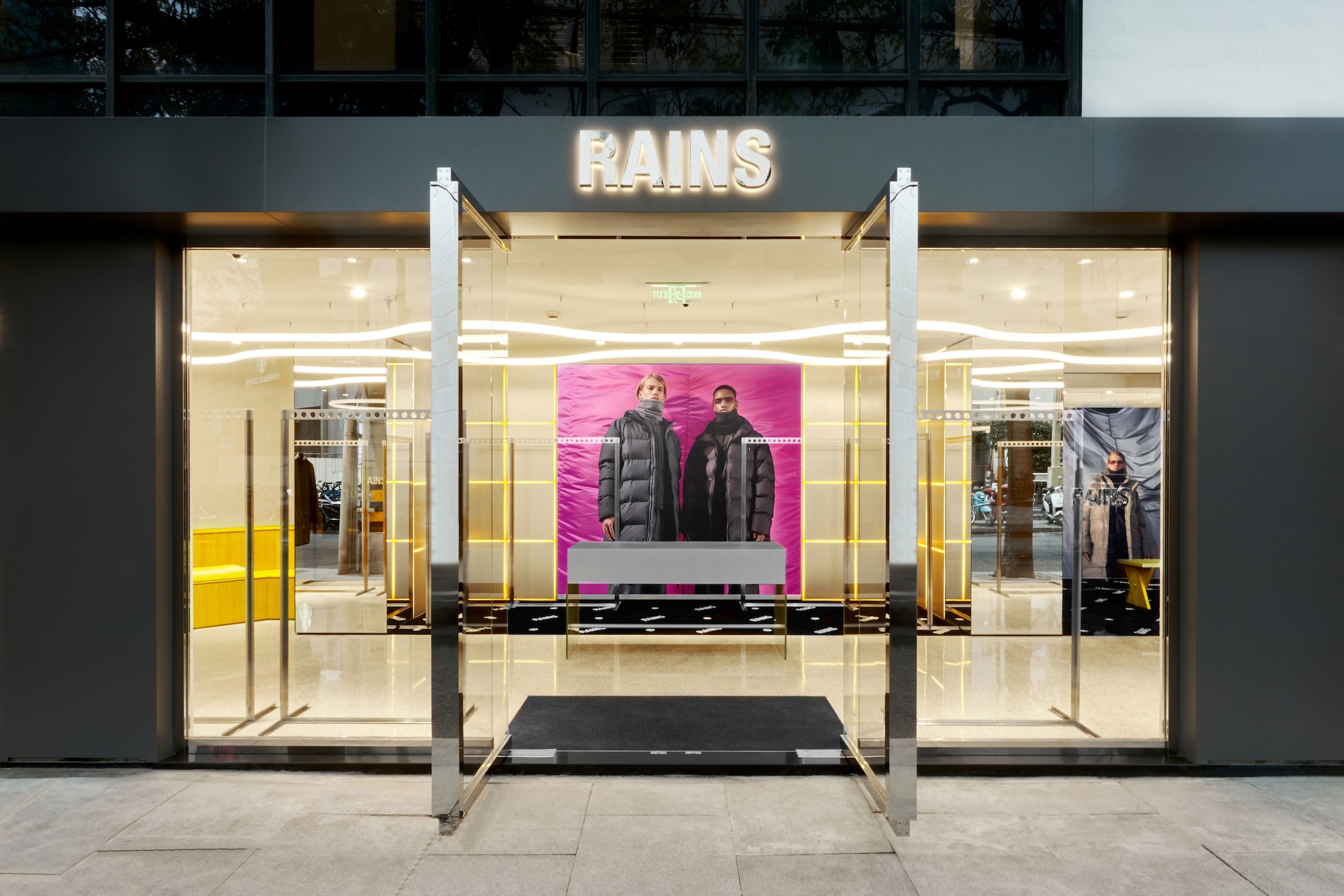走进 Rains 全新上海零售概念空间 