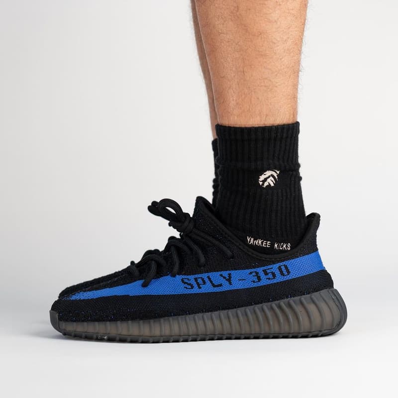 近賞 YEEZY BOOST 350 V2 最新配色「Dazzling Blue」上腳圖輯