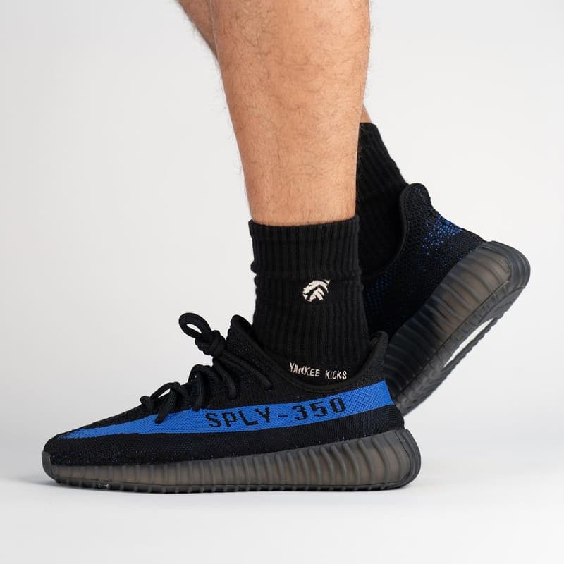 近賞 YEEZY BOOST 350 V2 最新配色「Dazzling Blue」上腳圖輯