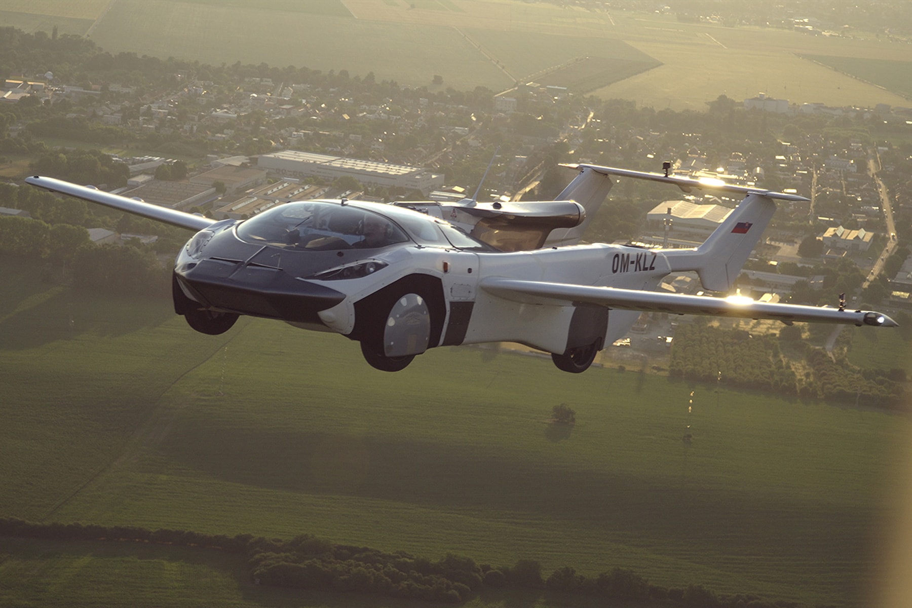 Klein Vision 旗下「可飛行汽車」AirCar 正式通過國家測試