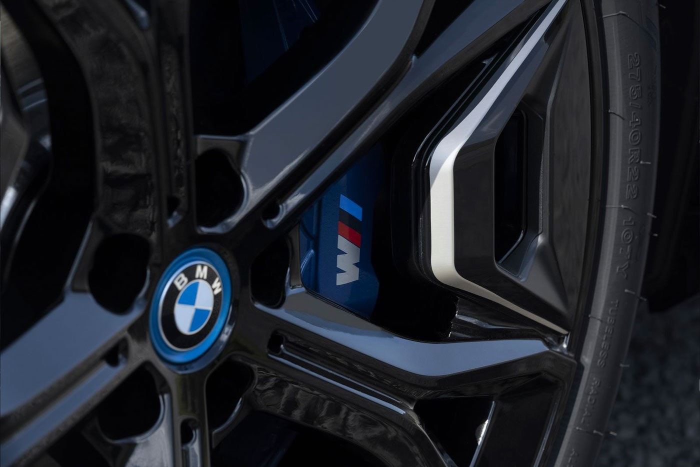 BMW 揭示全新電能 SUV 車型 iX M60