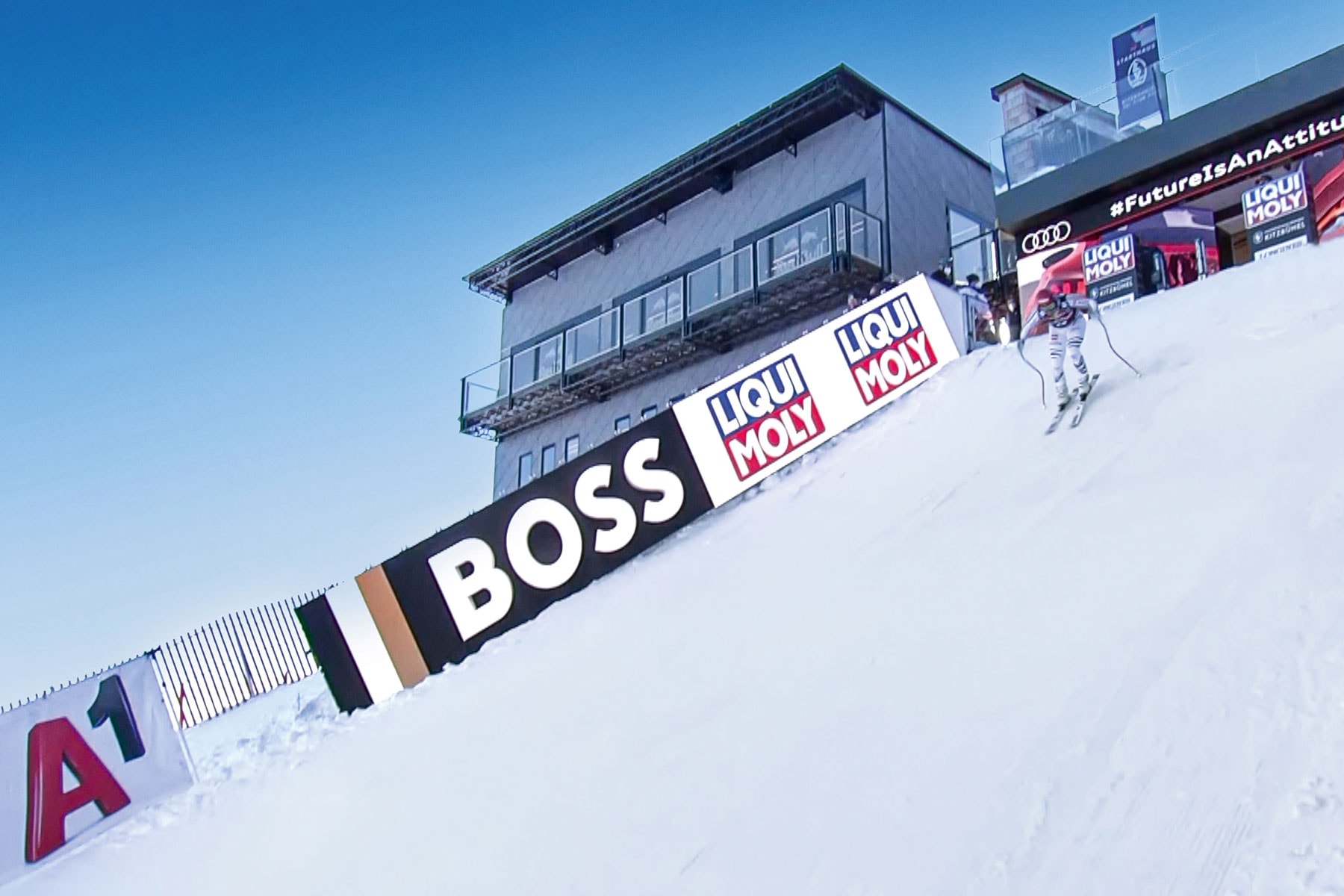 BOSS 全新 Logo 亮相传奇滑雪赛事——哈嫩卡姆大赛
