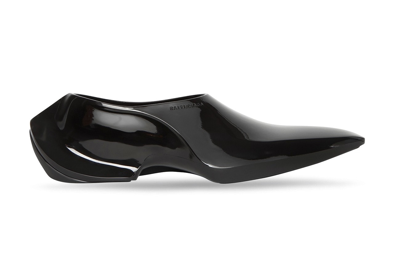 Balenciaga 秀上鞋款售價 $875 美元「Space Shoe」正式開放預購