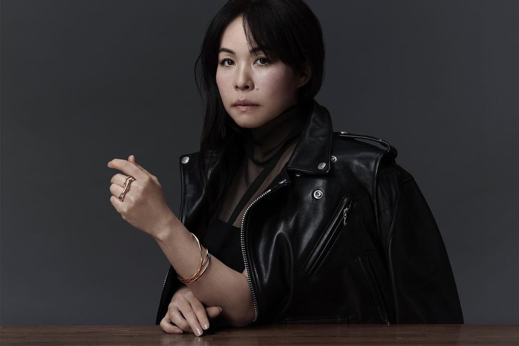 Cartier 攜手 sacai 設計師阿部千登勢推出全新 Trinity 戒指聯乘系列