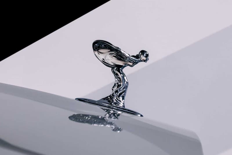 Rolls-Royce 首款電能車 Spectre 換上全新樣式「歡慶女神像」雕塑