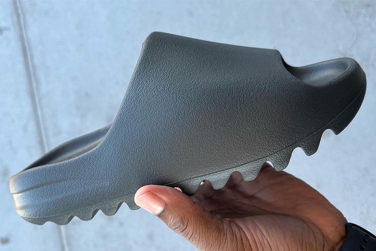 率先近賞 adidas YEEZY SLIDE 最新黑魂配色「Onyx」