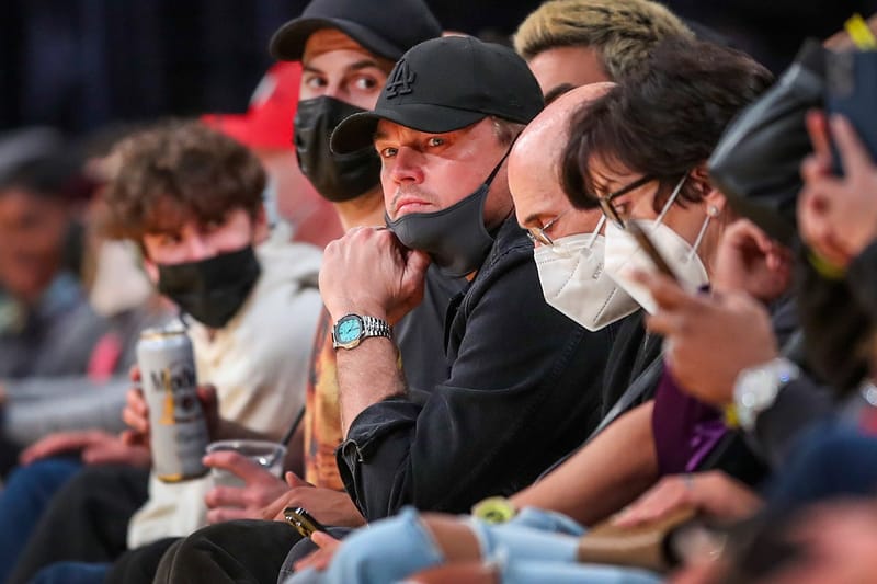 Leonardo DiCaprio 實際上手 Patek Philippe Tiffany Blue Nautilus 限量錶款