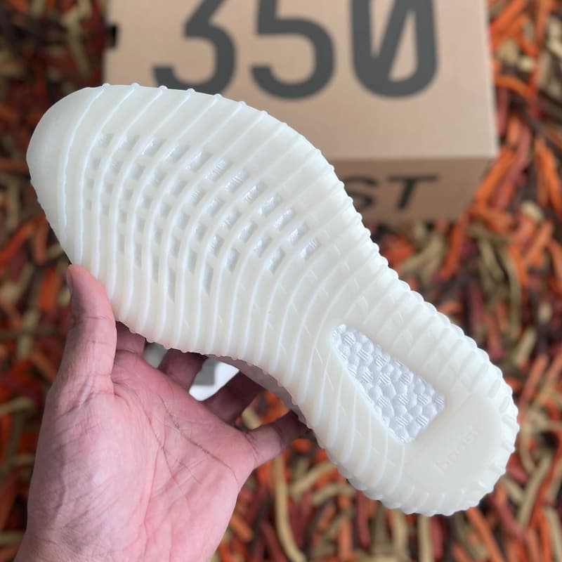 YEEZY BOOST 350 V2 最新配色「Bone」近賞圖輯、發售情報率先公開