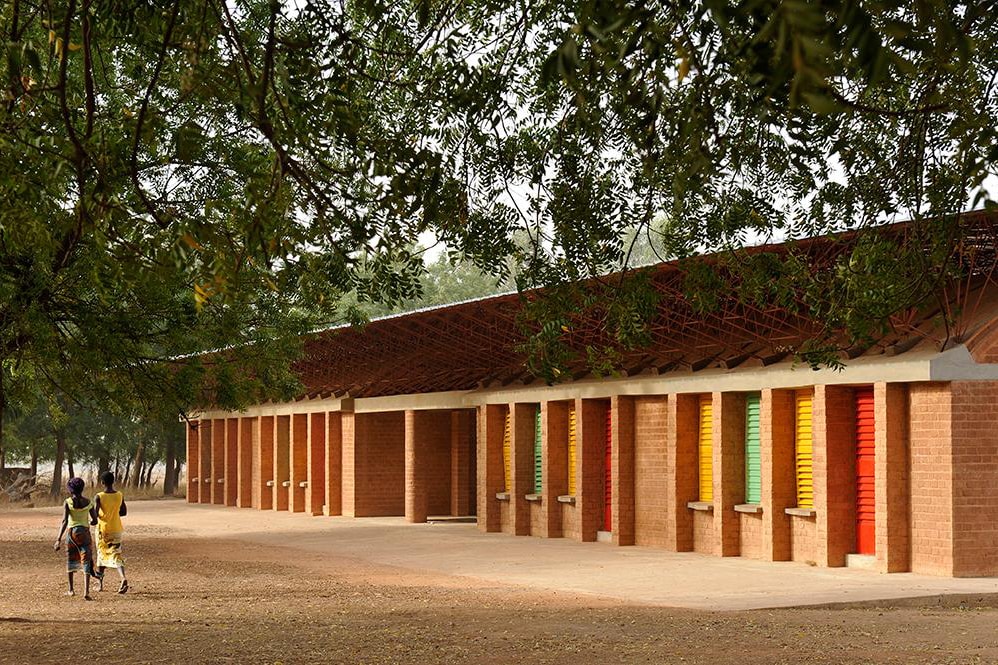 2022 年普利兹克奖得主 Diébédo Francis Kéré 与他的 15 个代表建筑作品