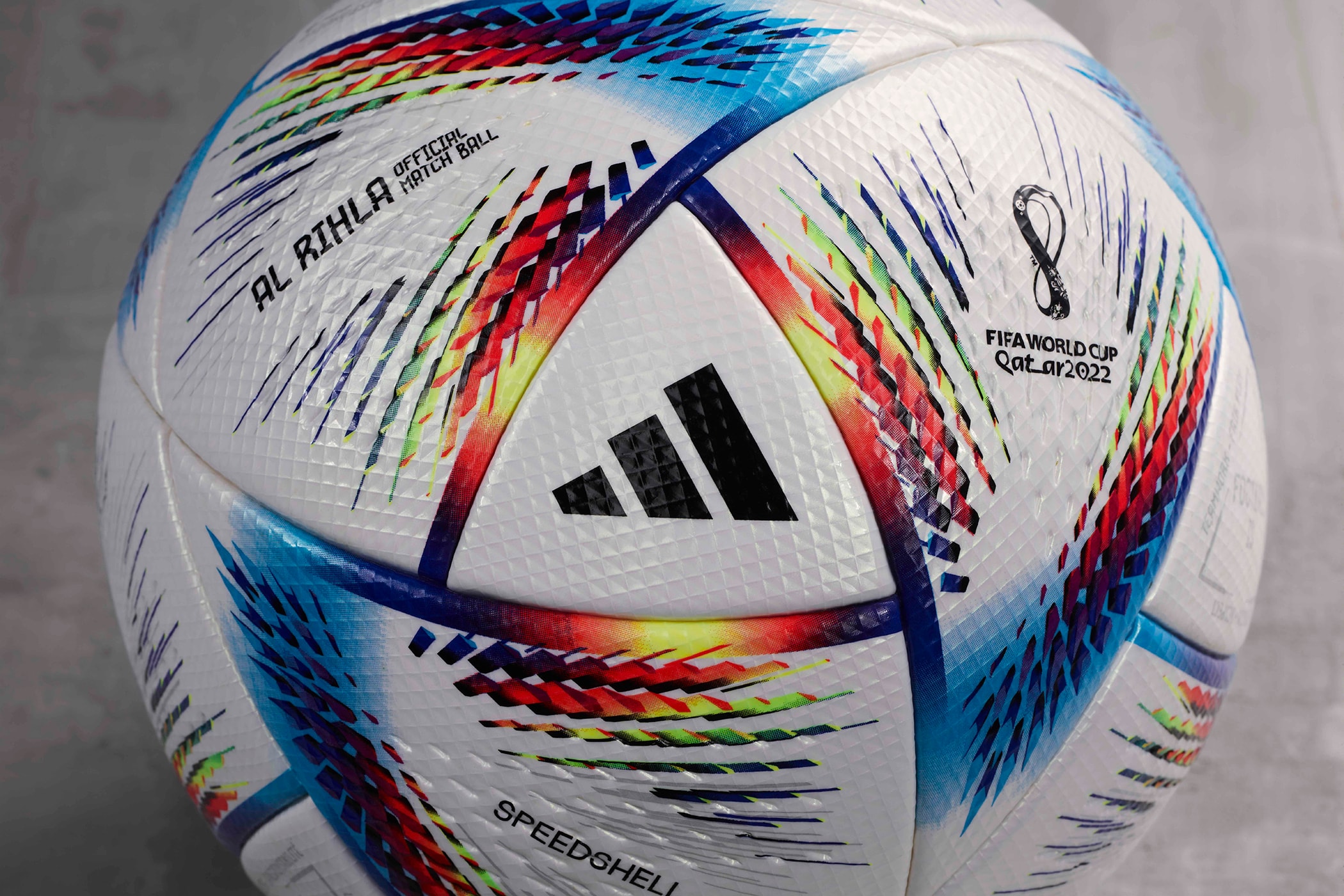 adidas 正式发布 2022 FIFA 世界杯专用足球 AL RIHLA
